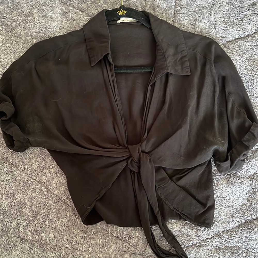 Urban outfitters SZ medium front tie crop top